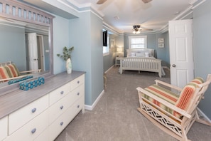 5 bedrooms, WiFi, bed sheets