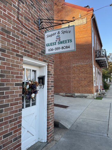 GUESTHOUSE DOWNTOWN HERMANN
HISTORIC DISTRICT