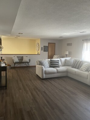 Smart TV - GUESTHOUSE  DOWNTOWN HERMANN
HISTORIC DISTRICT  (Hermann)