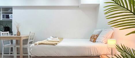 Iron/ironing board, free WiFi, bed sheets