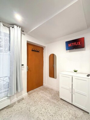 Interior - David D Angers 43 - One Bedroom Apartment, Sleeps 4 (Paris)