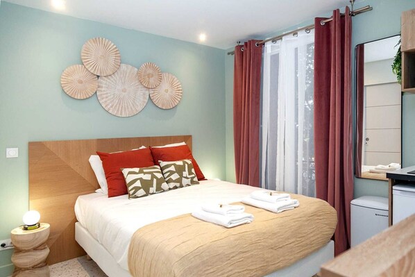 Fer et planche à repasser, Wi-Fi gratuit, draps fournis