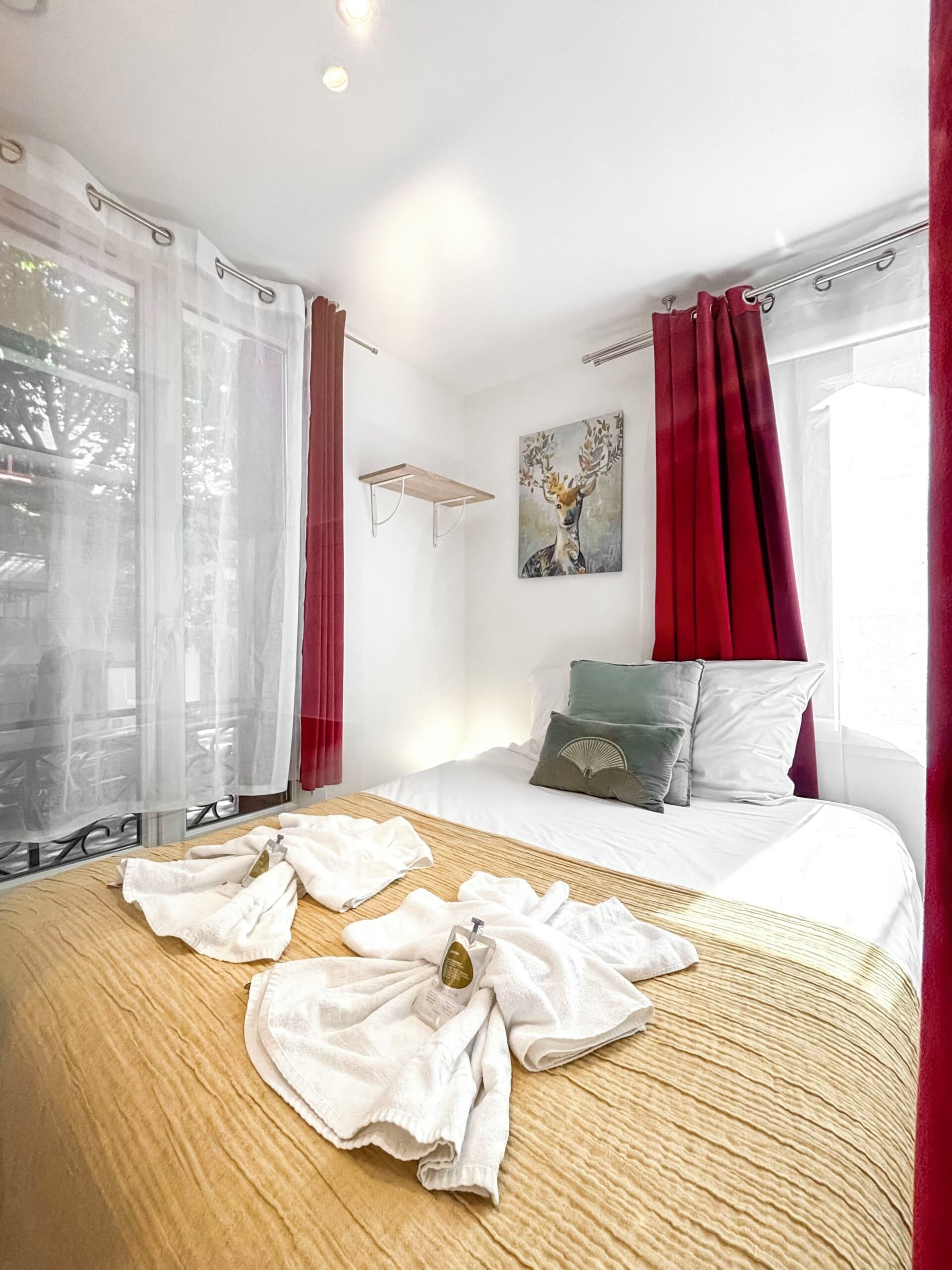 1 chambre, fer et planche à repasser, Wi-Fi gratuit, draps fournis