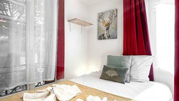 1 chambre, fer et planche Ă repasser, Wi-Fi gratuit, draps fournis