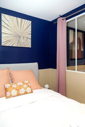 1 slaapkamer, een strijkplank/strijkijzer, gratis wifi, beddengoed