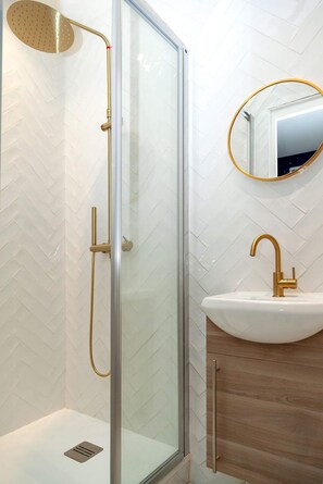 Hair dryer, towels - David D Angers 53 - One Bedroom Apartment, Sleeps 4 (Paris)