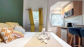 Een strijkplank/strijkijzer, gratis wifi, beddengoed