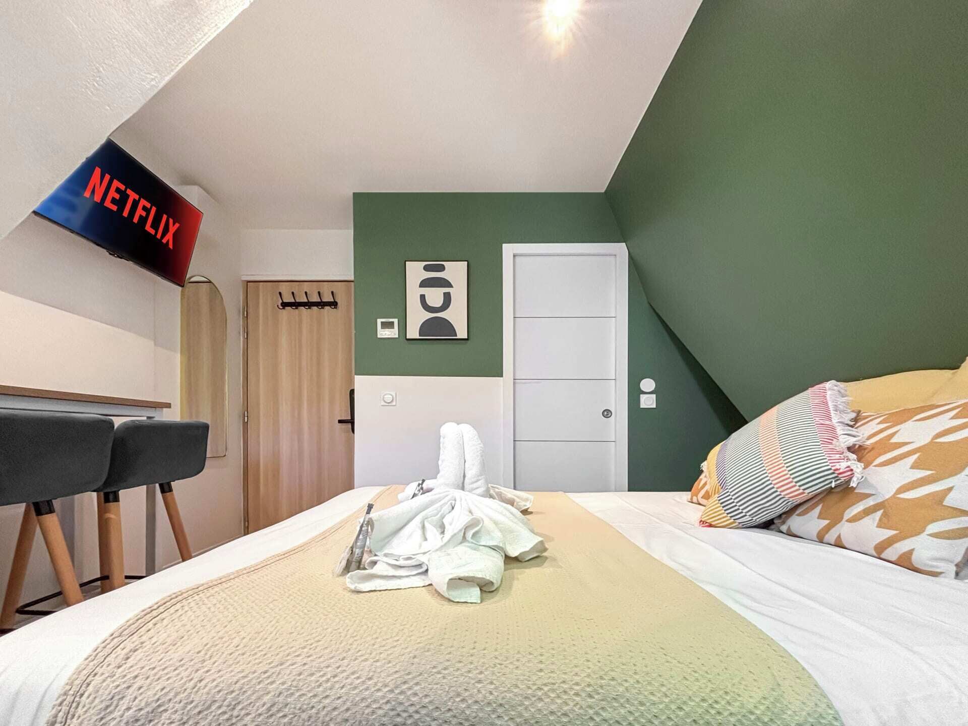 Iron/ironing board, free WiFi, bed sheets