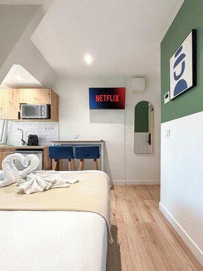Bügeleisen/Bügelbrett, kostenloses WLAN, Bettwäsche