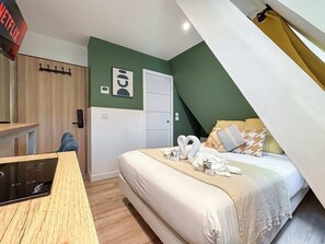 Iron/ironing board, free WiFi, bed sheets - David D Angers 61 - Studio Apartment, Sleeps 2 (Paris)