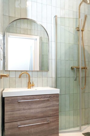 Hair dryer, towels - David D Angers 62 - One Bedroom Apartment, Sleeps 4 (Paris)