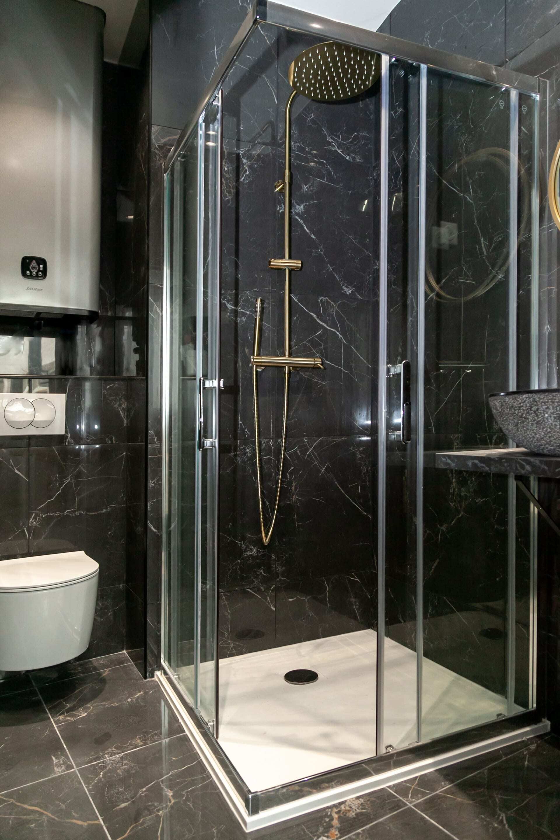 Ducha, secador de pelo, toallas