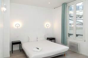 2 bedrooms, iron/ironing board, free WiFi, bed sheets - Daumesnil Grand - Two Bedroom Apartment, Sleeps 6 (Paris)