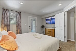 5 bedrooms, iron/ironing board, WiFi, bed sheets