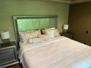 5 chambres, fer et planche à repasser, Wi-Fi, draps fournis