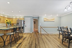 Dining - Making Lake Memories, Water Toys, Launch area /Dock/Slip, Fire pit, parking for group. (Linn Creek)