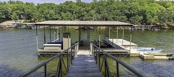 Making Lake Memories, Water Toys, Launch area /Dock/Slip, Fire pit, parking for group.