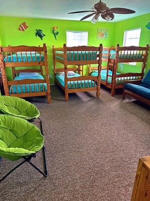 3 bedrooms, iron/ironing board, WiFi, bed sheets