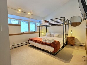2 bedrooms, desk, iron/ironing board, travel crib