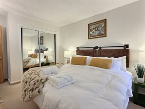 2 camere, una scrivania, ferro/asse da stiro, culla da viaggio