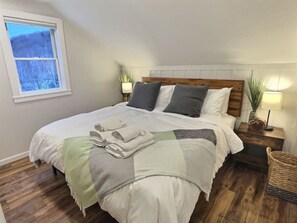 4 habitaciones, tabla de planchar con plancha y cuna de viaje