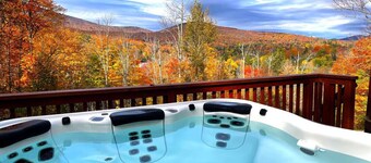 Beartopia- Hot Tub, Views, 2 Primary Suites!