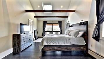3 bedrooms, desk, iron/ironing board, travel cot