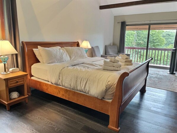 4 bedrooms, desk, iron/ironing board, free WiFi