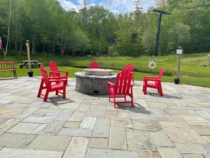 Outdoor dining - Rockstar - Pool, Tennis, Fireplace, Pickleball (Killington)