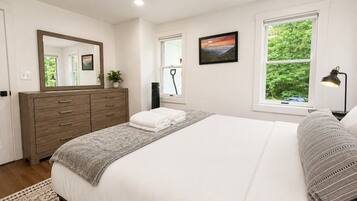 1 bedroom, iron/ironing board, travel crib, WiFi (free)