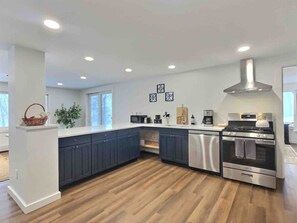 雪櫃、微波爐、焗爐、爐具