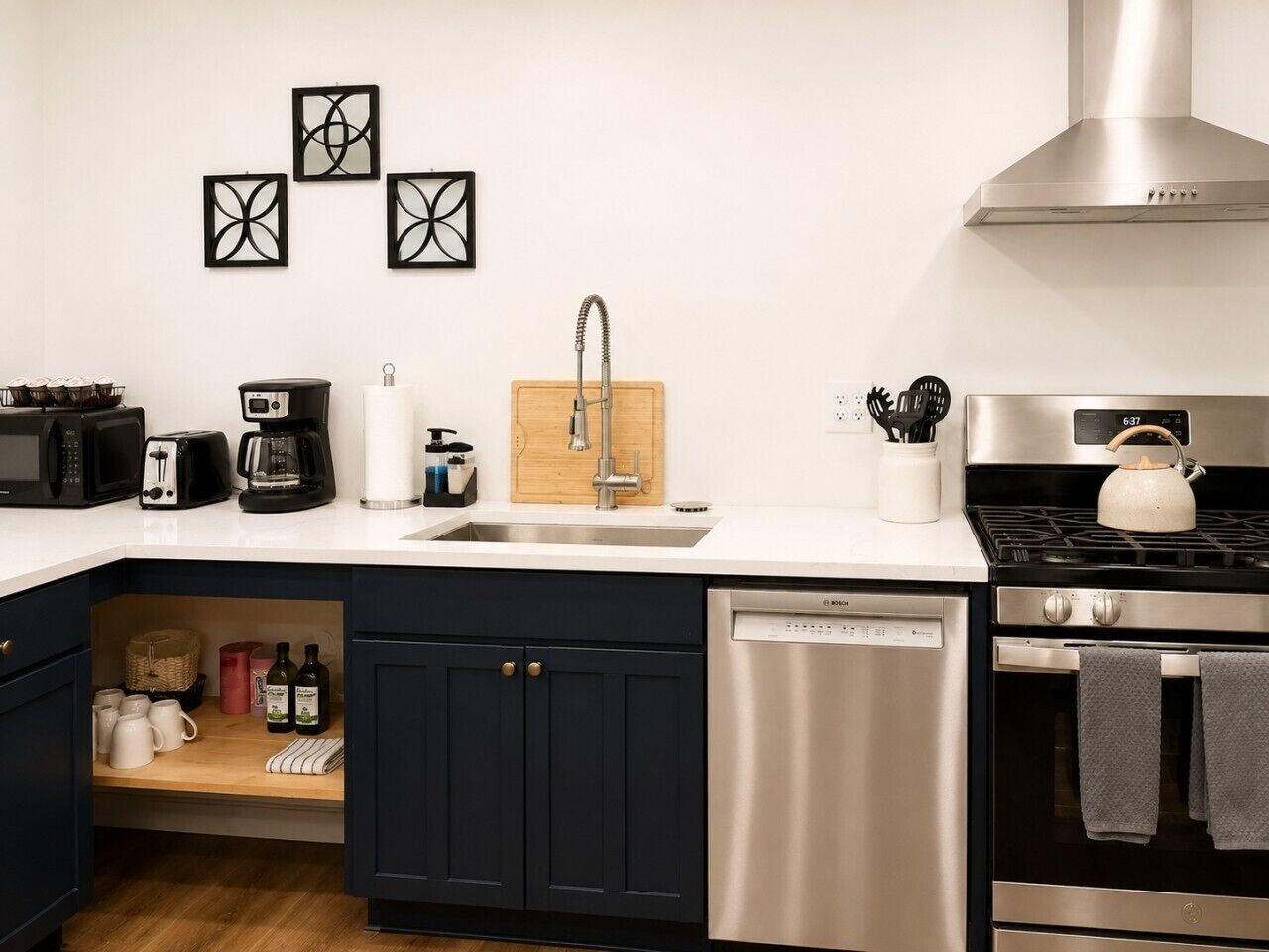 Coffee/tea maker, fridge, microwave, oven