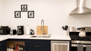 Private kitchen - CubsCorner - Pool, Sauna, Gym, Close to Mountain! (Killington)