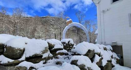 CubsCorner - Pool, Sauna, Gym, Close to Mountain!