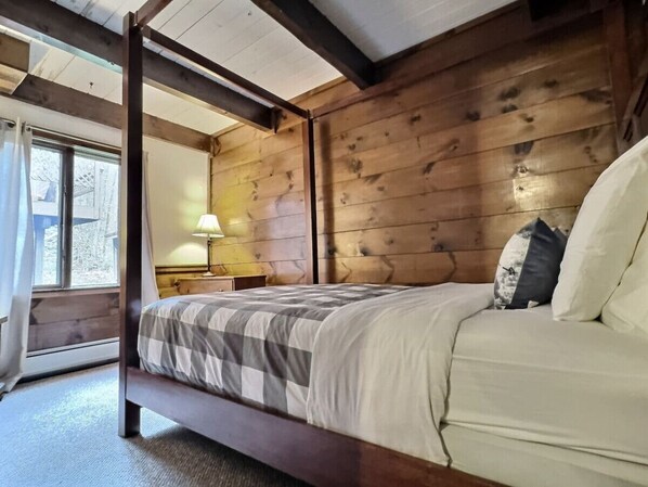 4 bedrooms, desk, iron/ironing board, travel cot