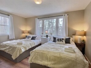 3 bedrooms, iron/ironing board, travel cot, free WiFi - DoubleDen Lower- AC, Fire place, Game Room (Killington)