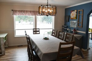 Dining - Large Kitchen, Hot tub, Game & Arcade Room (Hayden)
