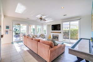 Living area - Cathedral City Home w/ Private Pool - Near Golf (Cathedral City)