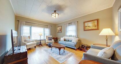 Central Meadville Apartment - Walk to Downtown!
