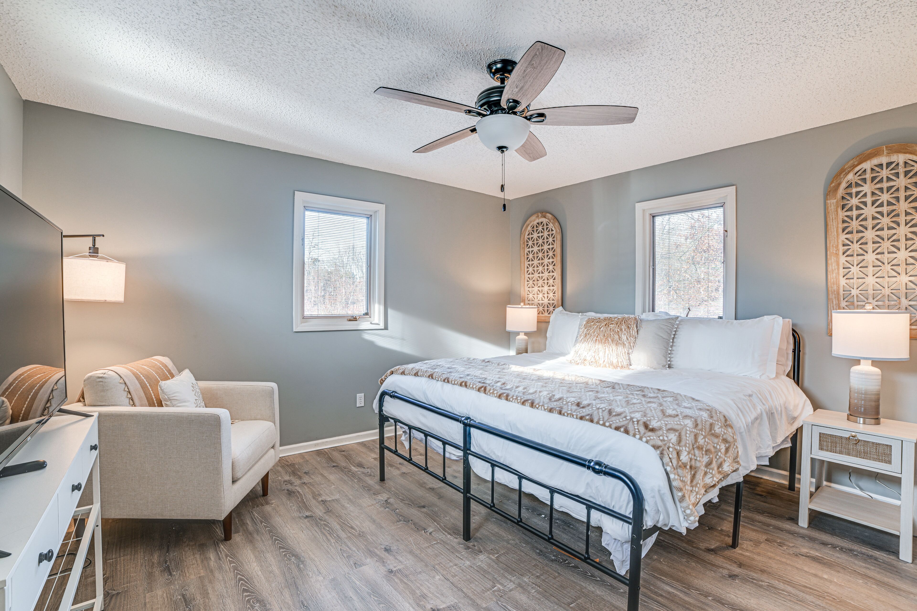 4 bedrooms, iron/ironing board, Internet, bed sheets