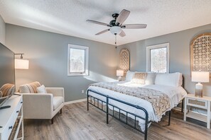 4 bedrooms, iron/ironing board, Internet, bed sheets