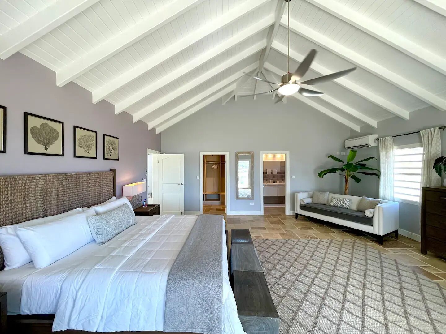 3 makuuhuonetta, silitysrauta/-lauta, ilmainen Wi-Fi, vuodevaatteet