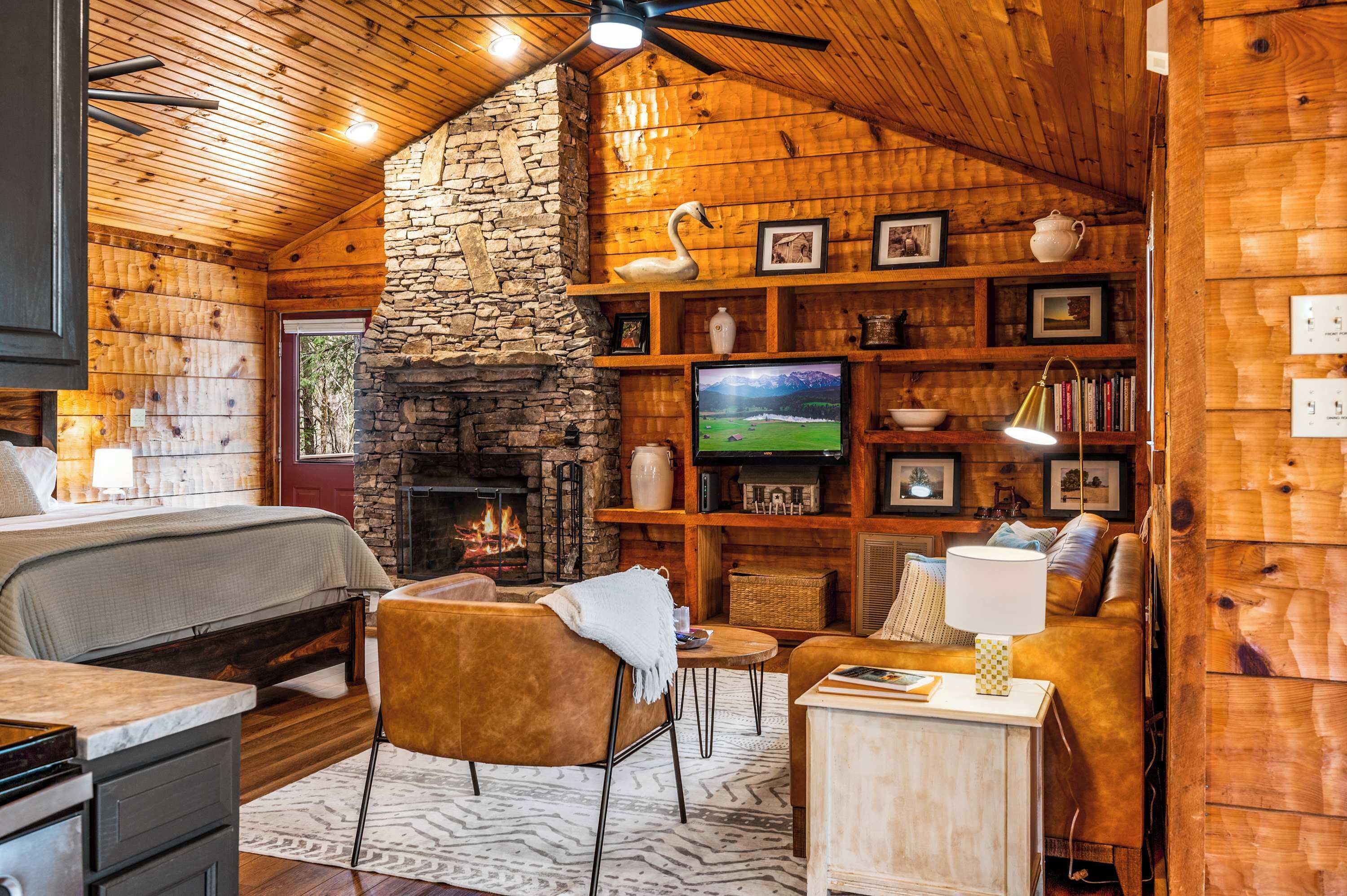 Smart TV y chimenea 