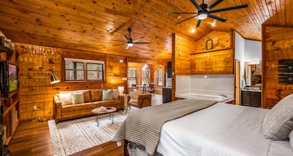 Smoke Rise is a Modern Upscale Cabin with a GARAGE, minutes from National Park!