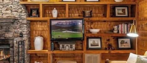Smart TV y chimenea