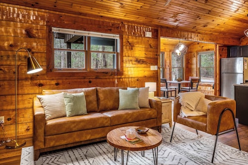 Modern Cabin Retreat in Smoky Mountains