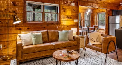 Smoke Rise is a Modern Upscale Cabin with a GARAGE, minutes from National Park!