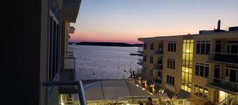 Fabulous Beach Retreat overlooking the Pool