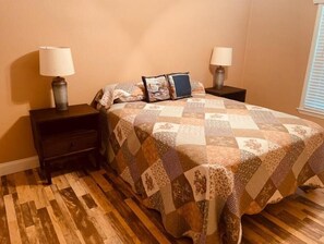 2 habitaciones, escritorio, tabla de planchar con plancha y wifi 