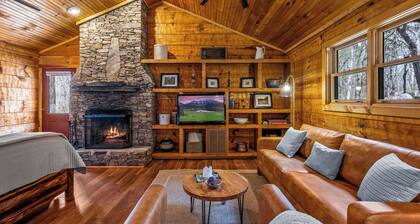 Mountain-Modern Cabin w/BIG Jet Tub